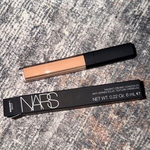 NARS Radiant Creamy Concealer with Hydrating Medium Coverage